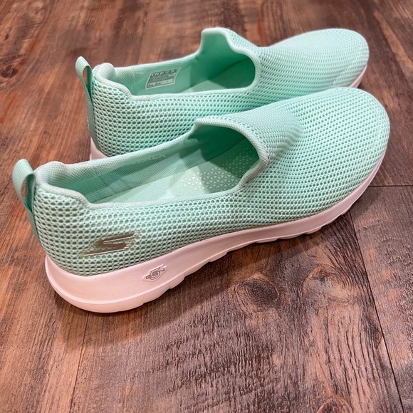 NEW SKECHERS - GO WALK Joy - Aurora - Sz 9 - Be noticed in this cool mint color - Picture 2 of 9